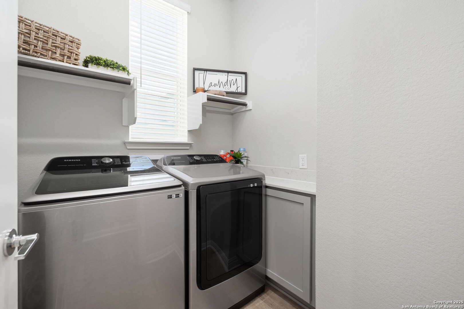 1020 Vista View 2301