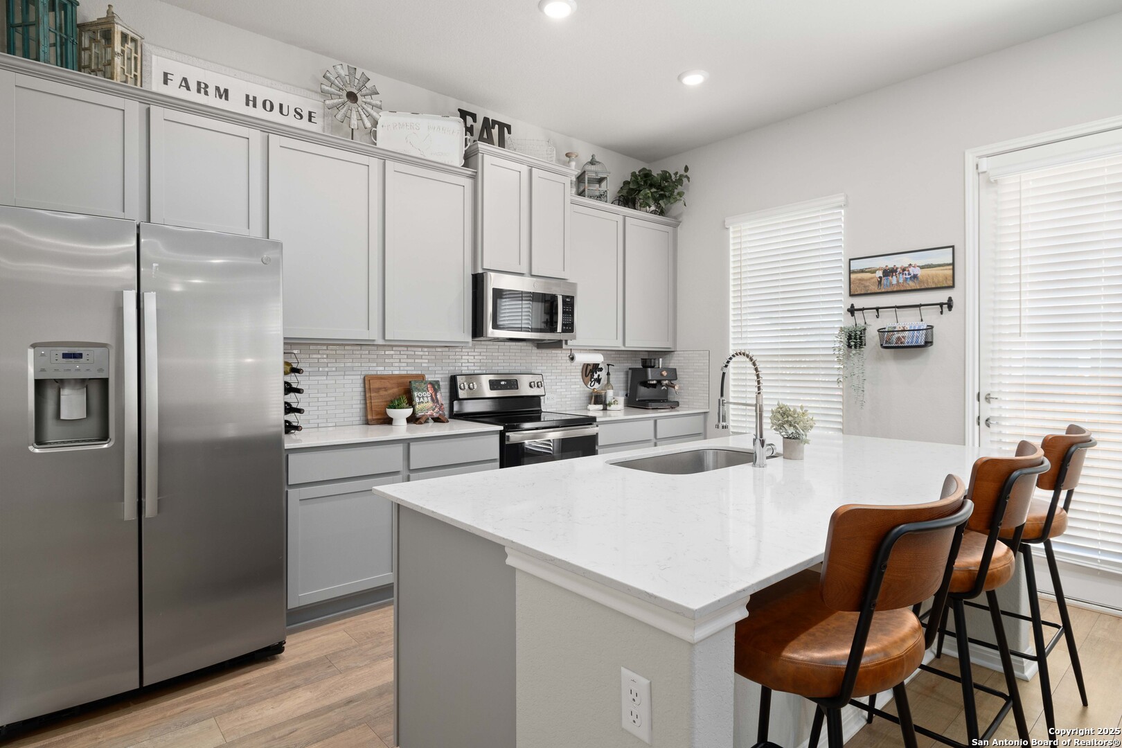 1020 Vista View 2301