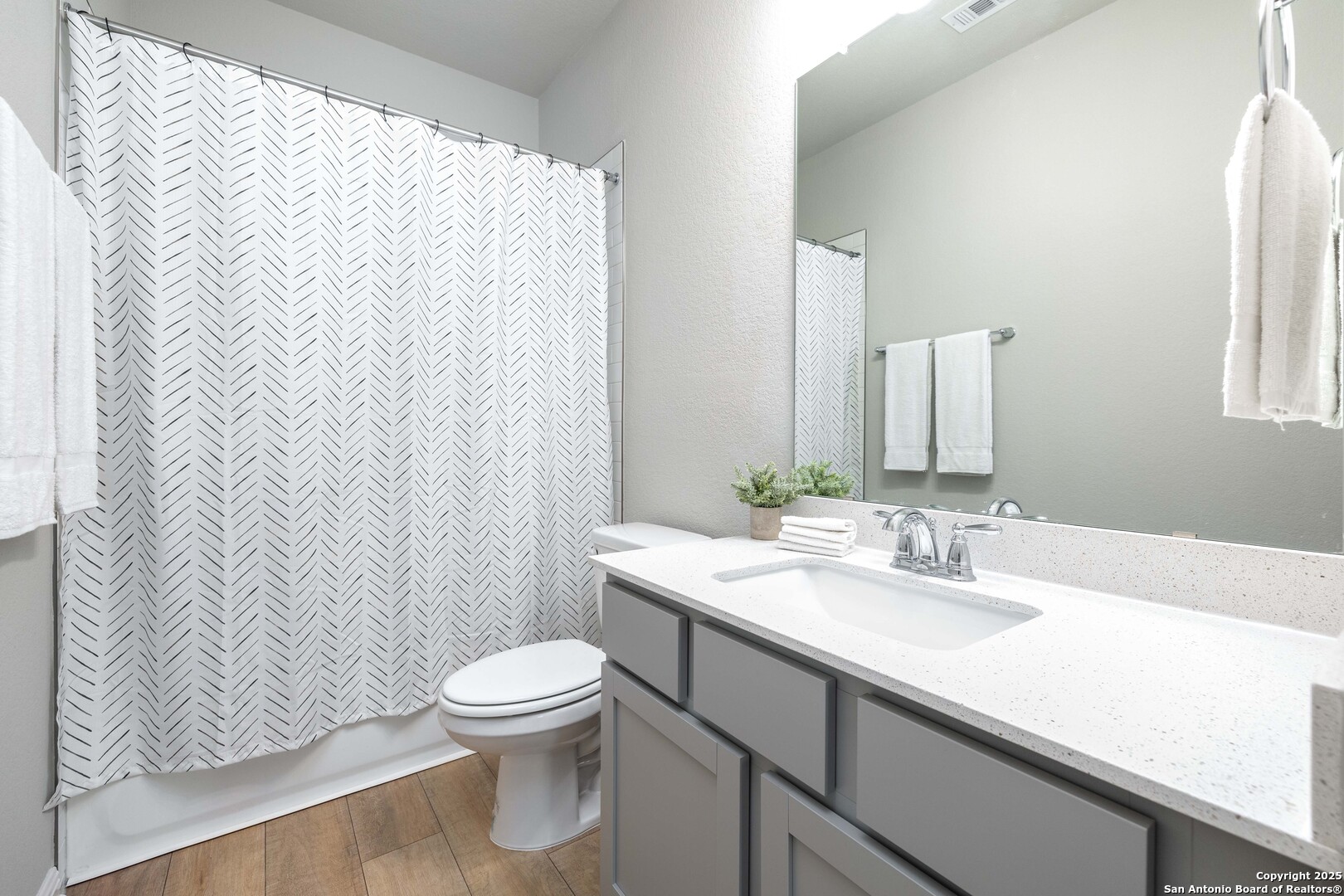 1020 Vista View 2301