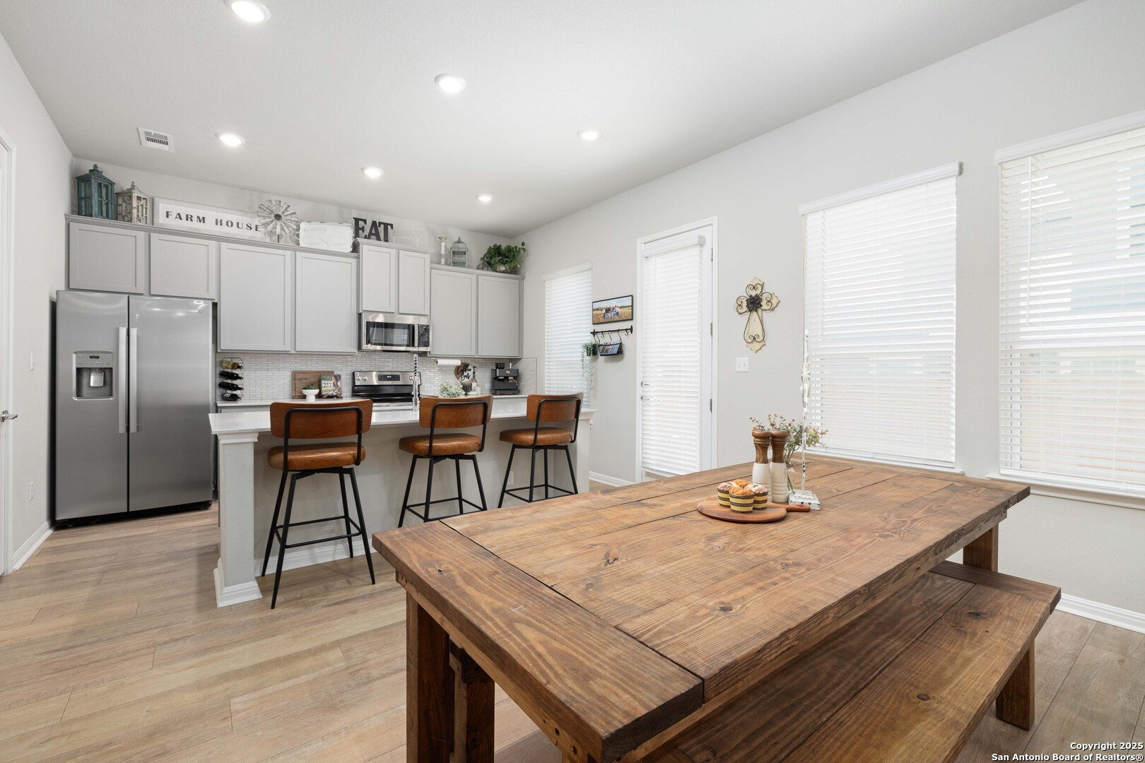 1020 Vista View 2301