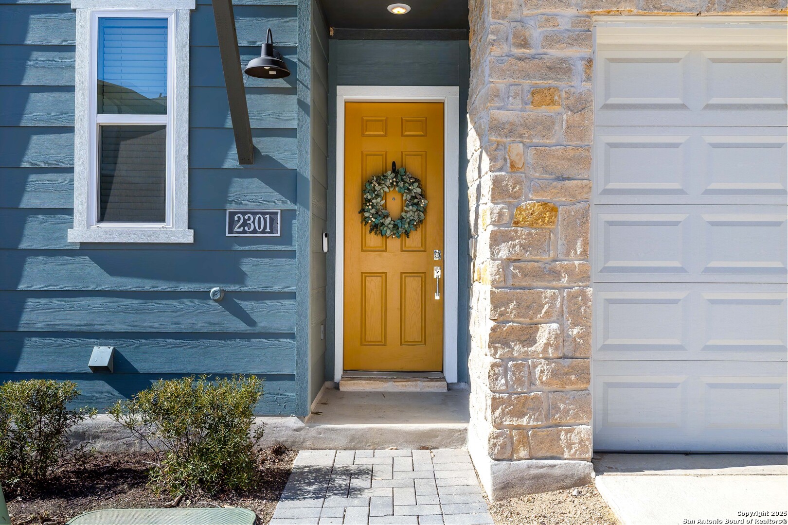 1020 Vista View 2301