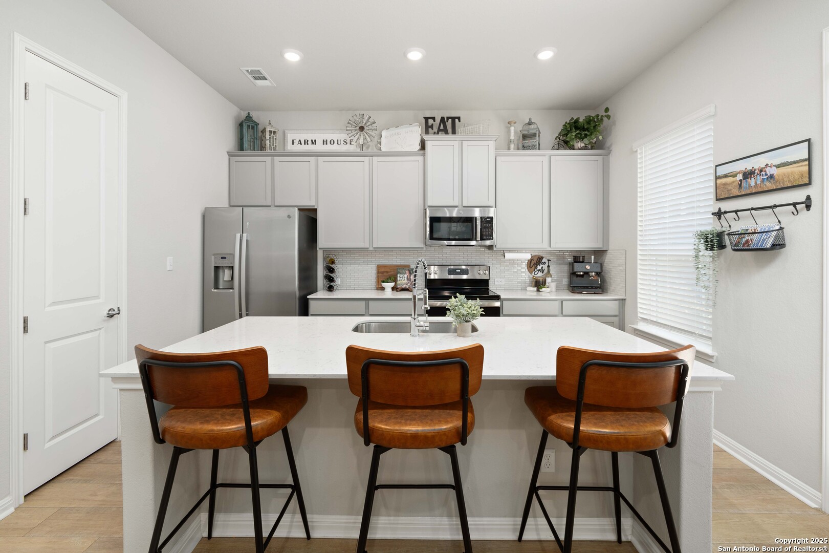 1020 Vista View 2301