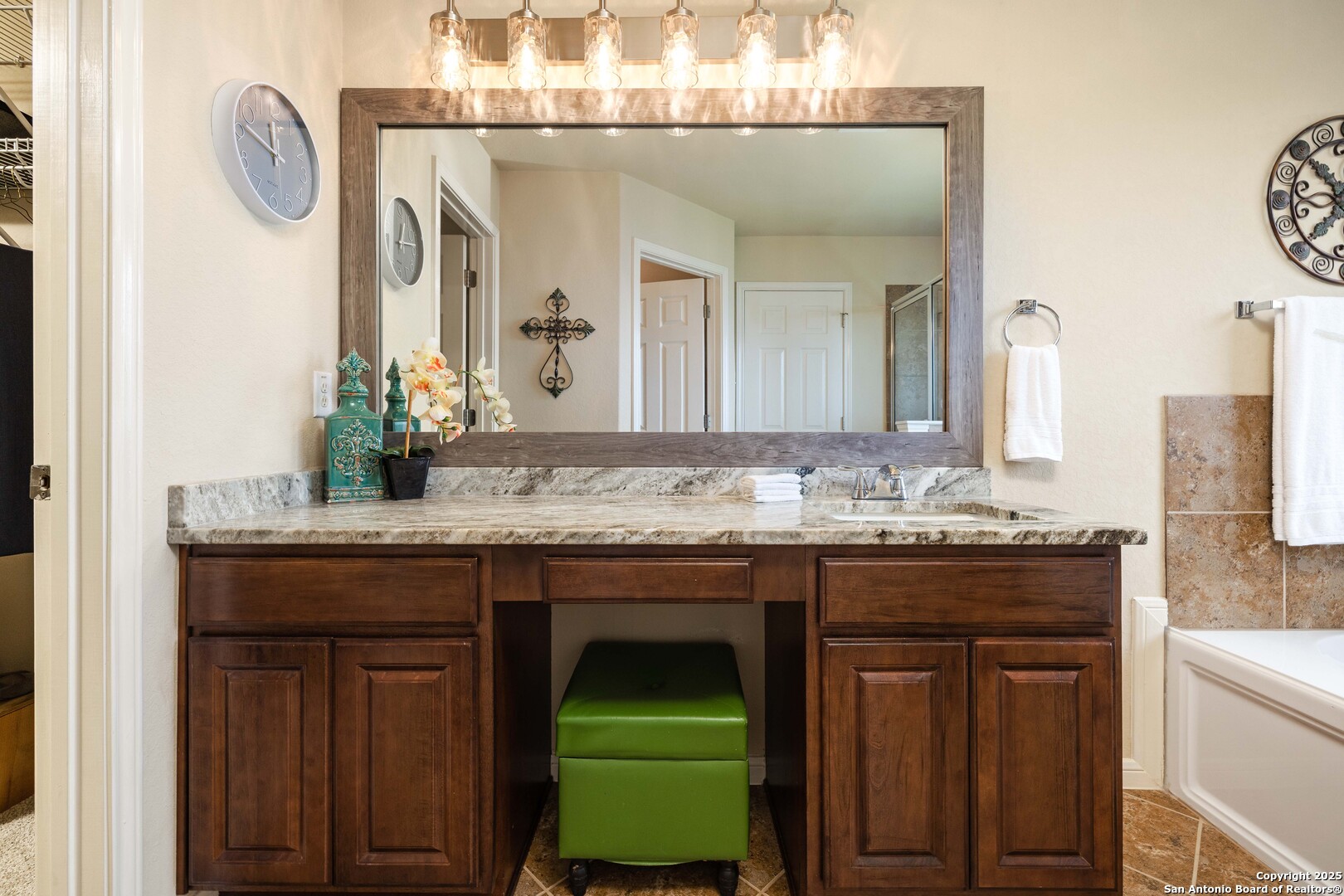 2471 Feather Lane