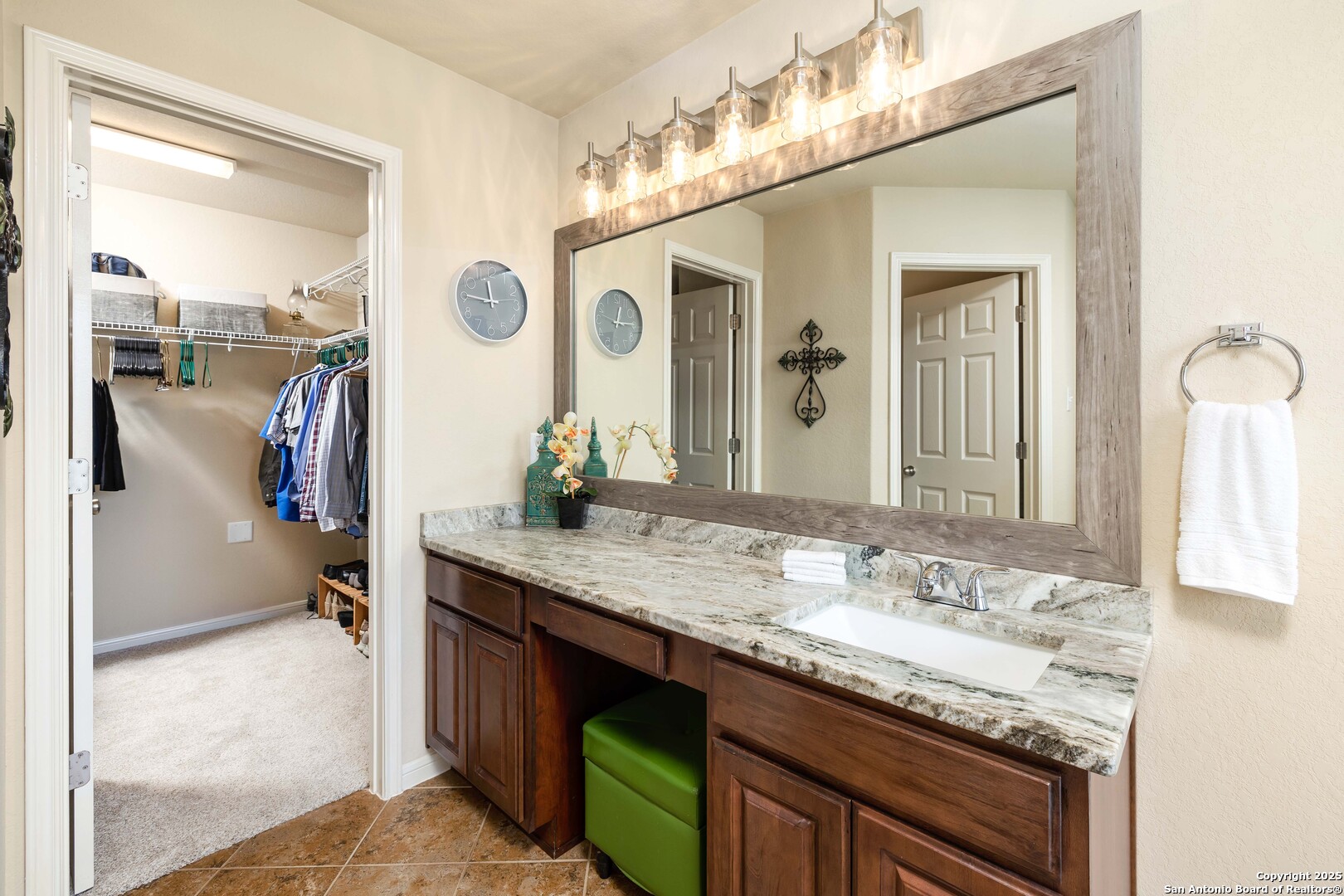 2471 Feather Lane