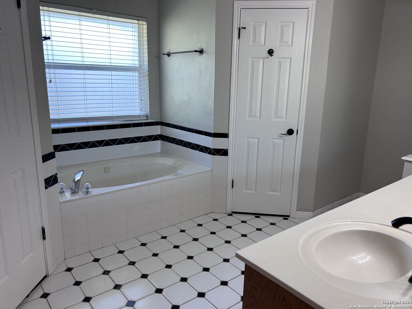 1658 Lantana