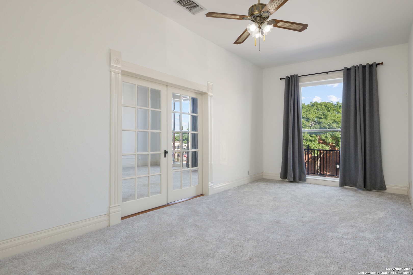 142 W San Antonio St