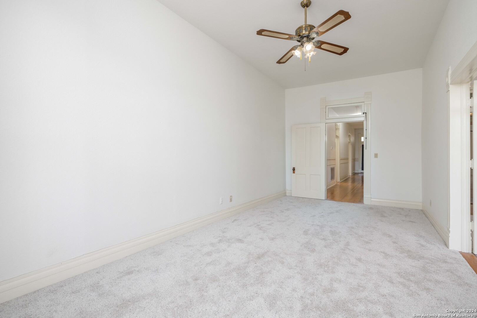 142 W San Antonio St
