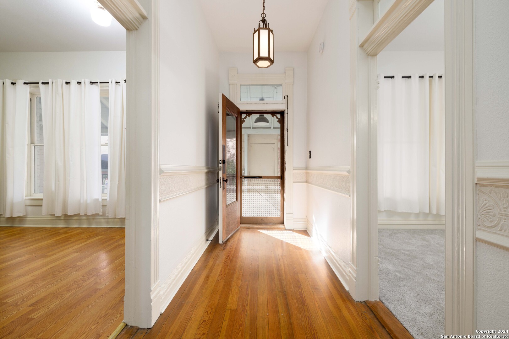 142 W San Antonio St