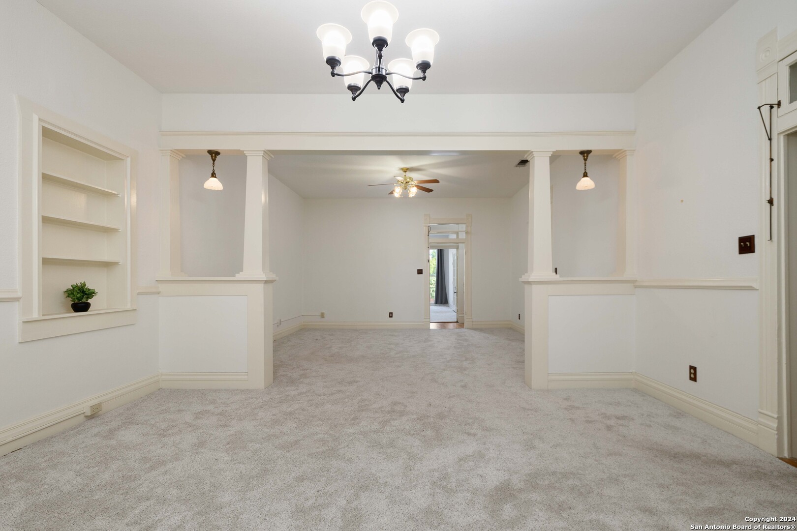 142 W San Antonio St
