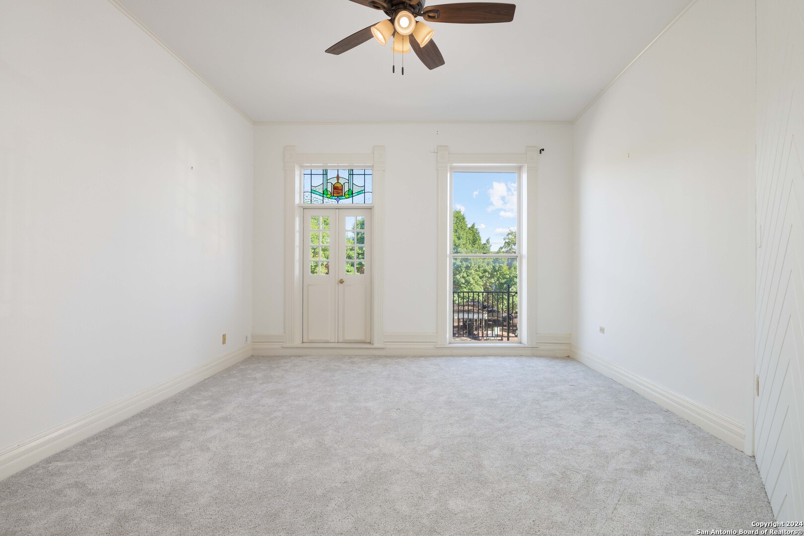 142 W San Antonio St