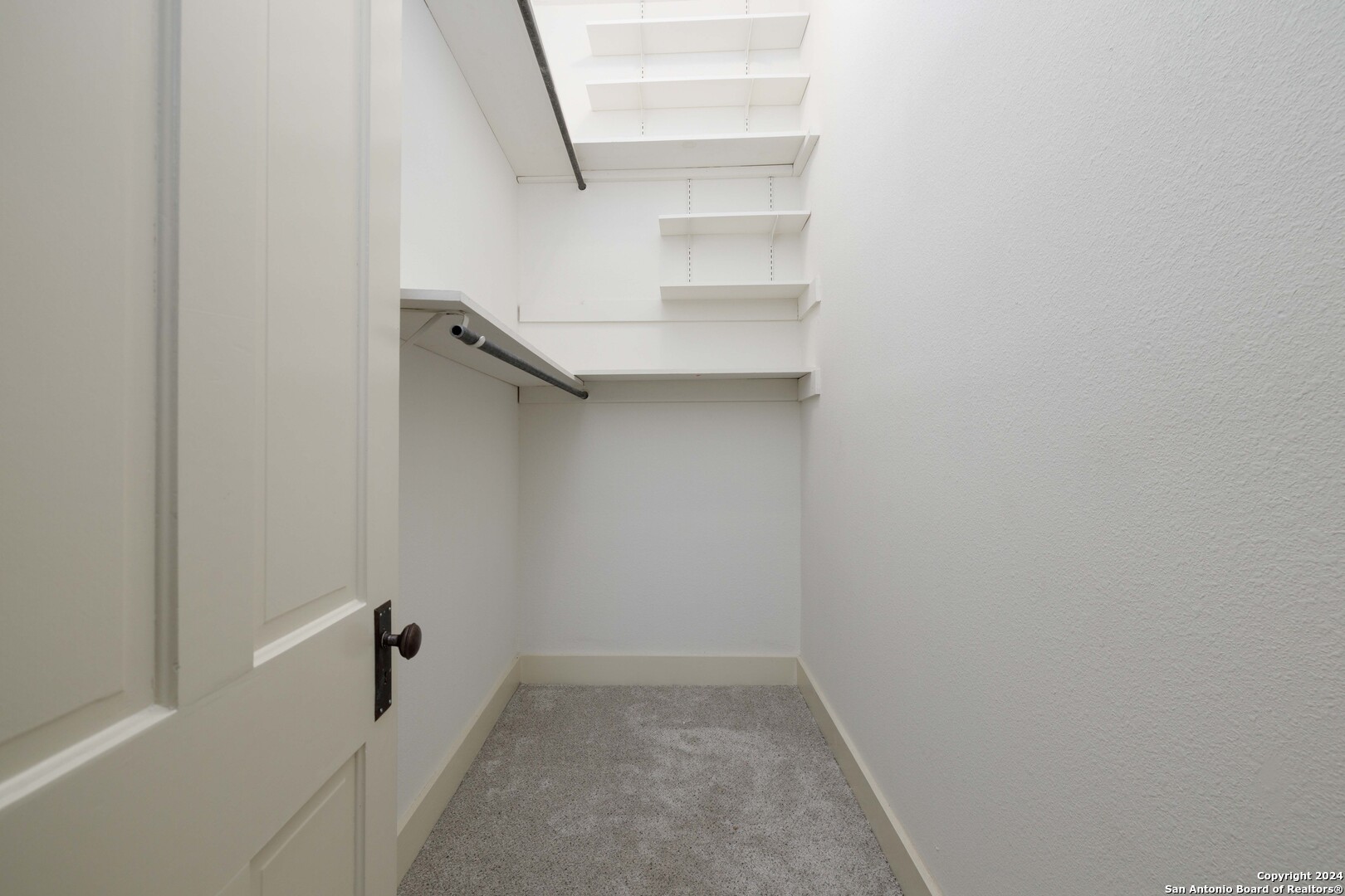 142 W San Antonio St