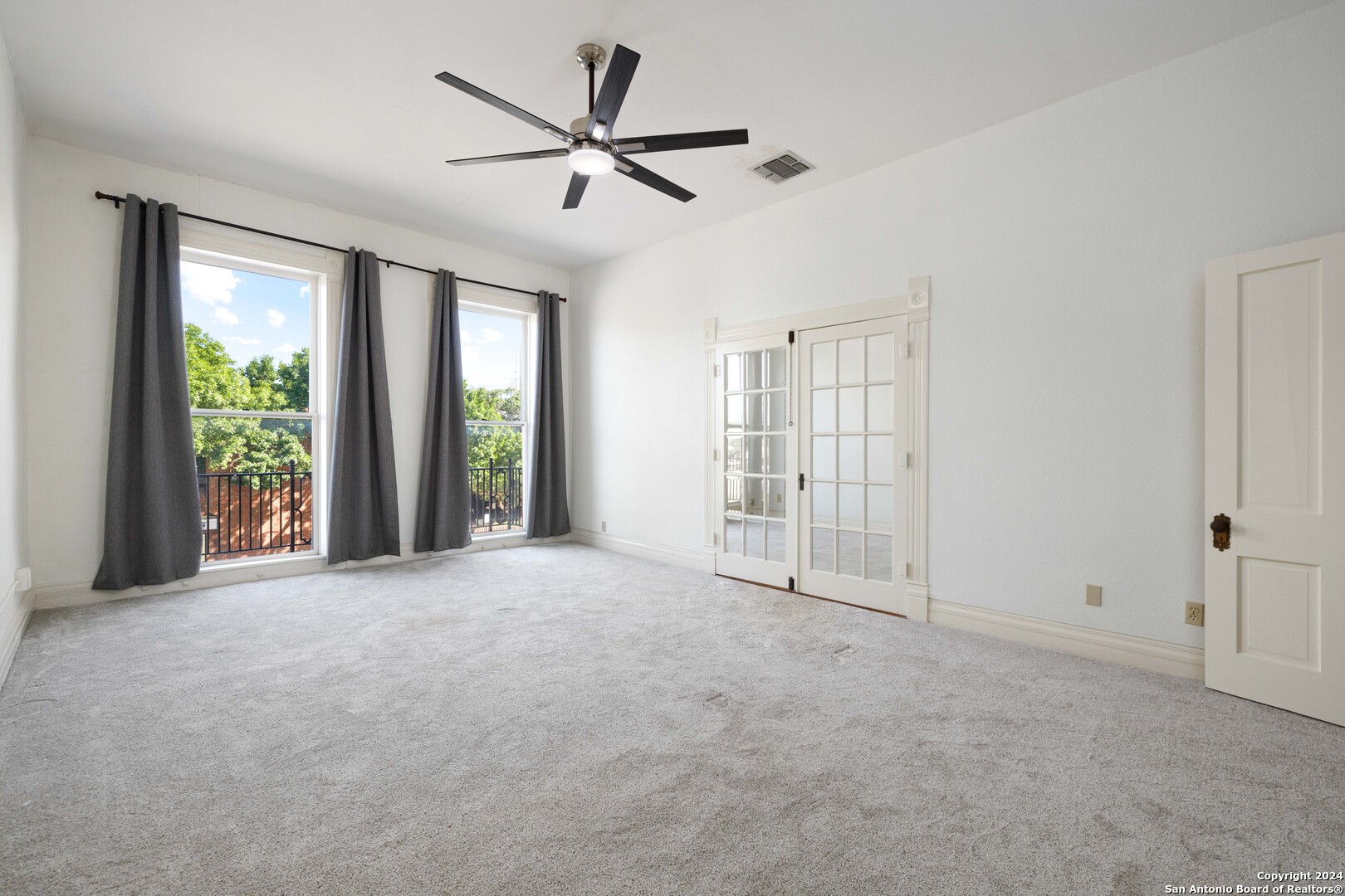 142 W San Antonio St