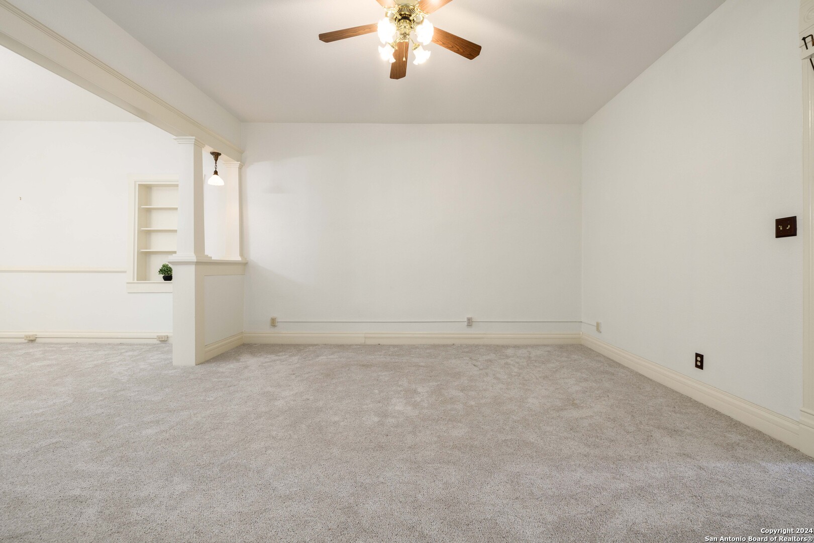 142 W San Antonio St