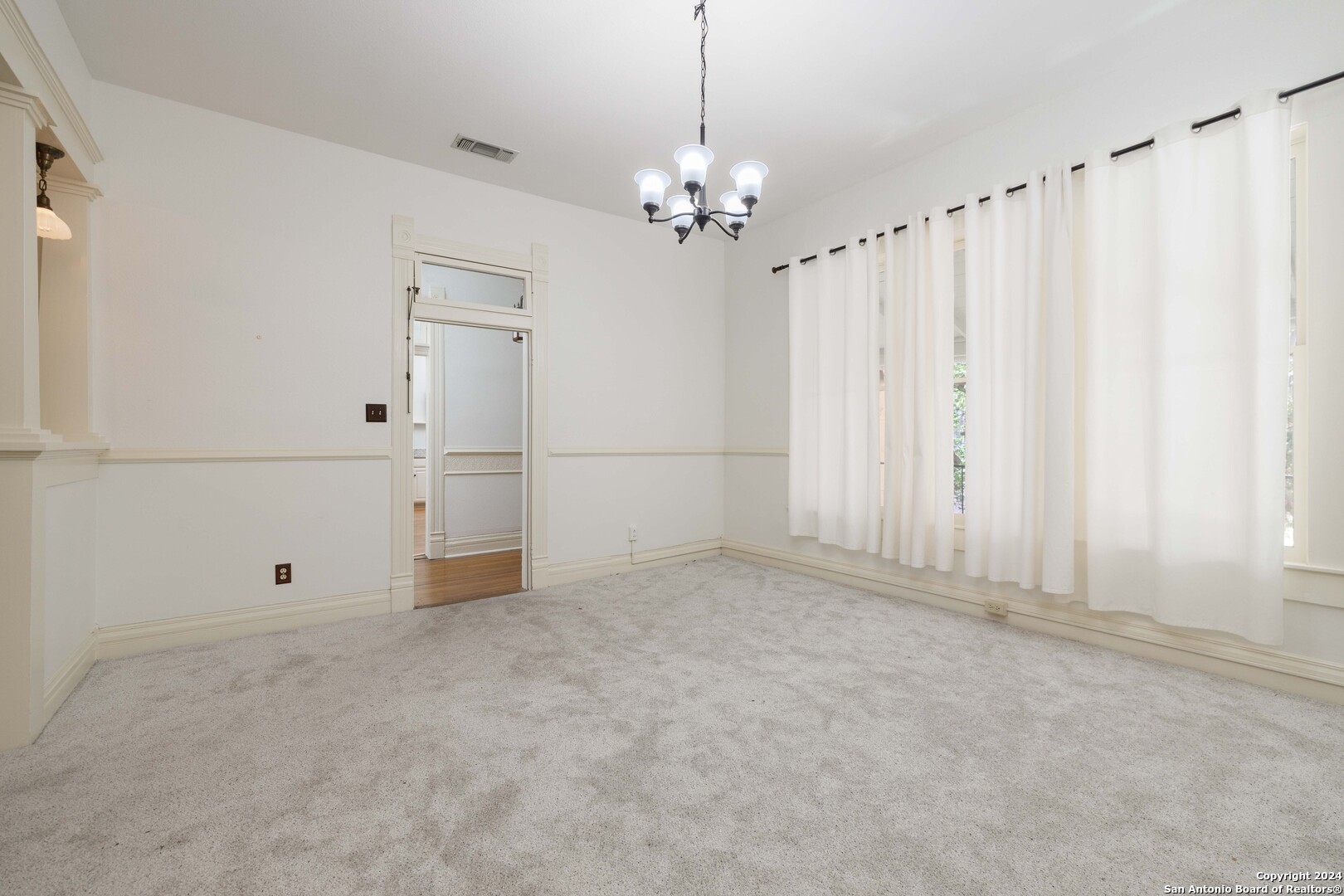 142 W San Antonio St