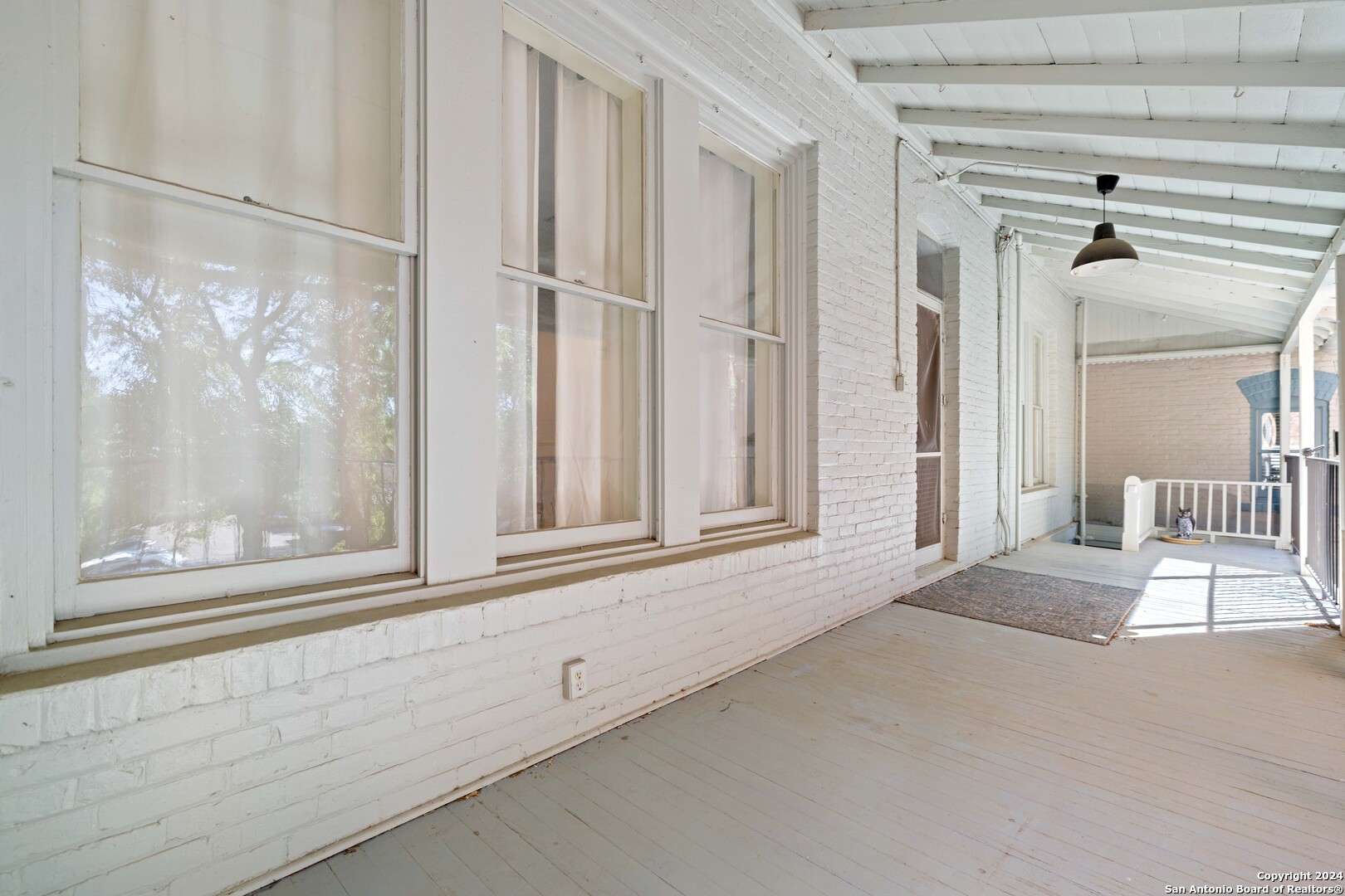 142 W San Antonio St