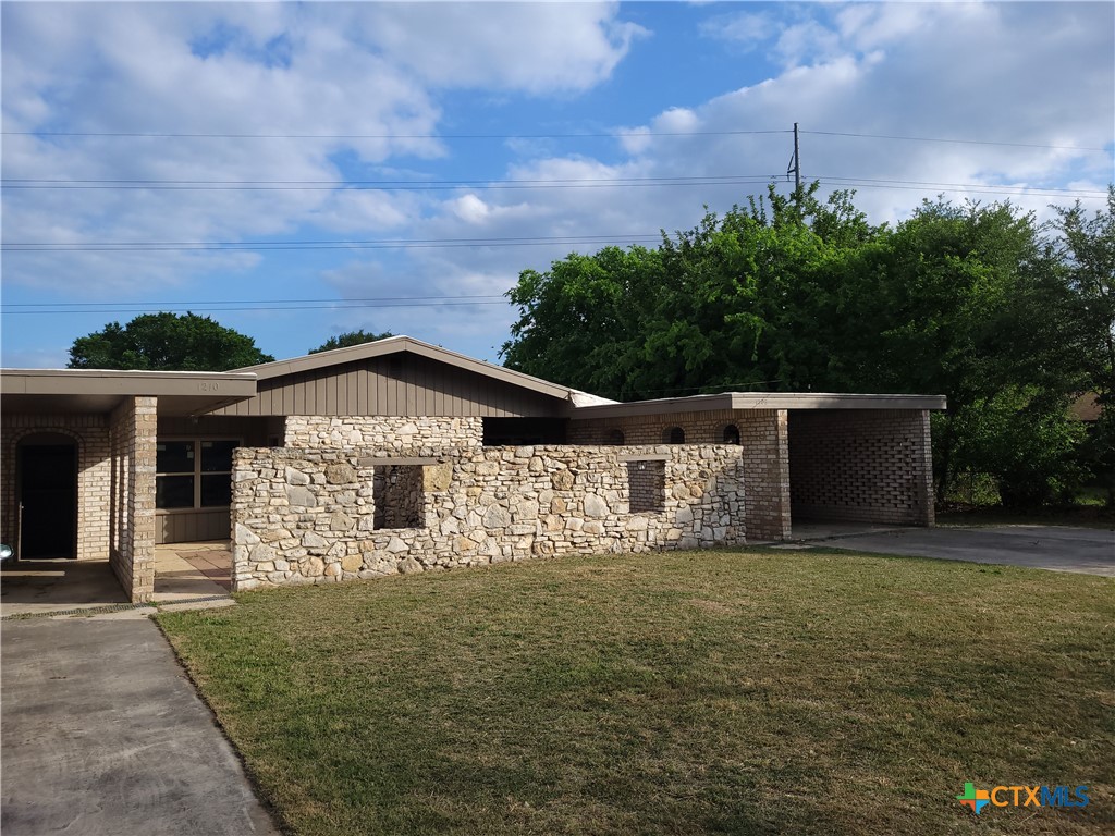1210 Hillcrest Drive