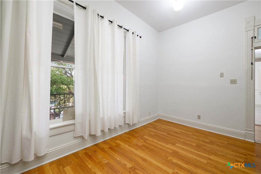 142 W San Antonio