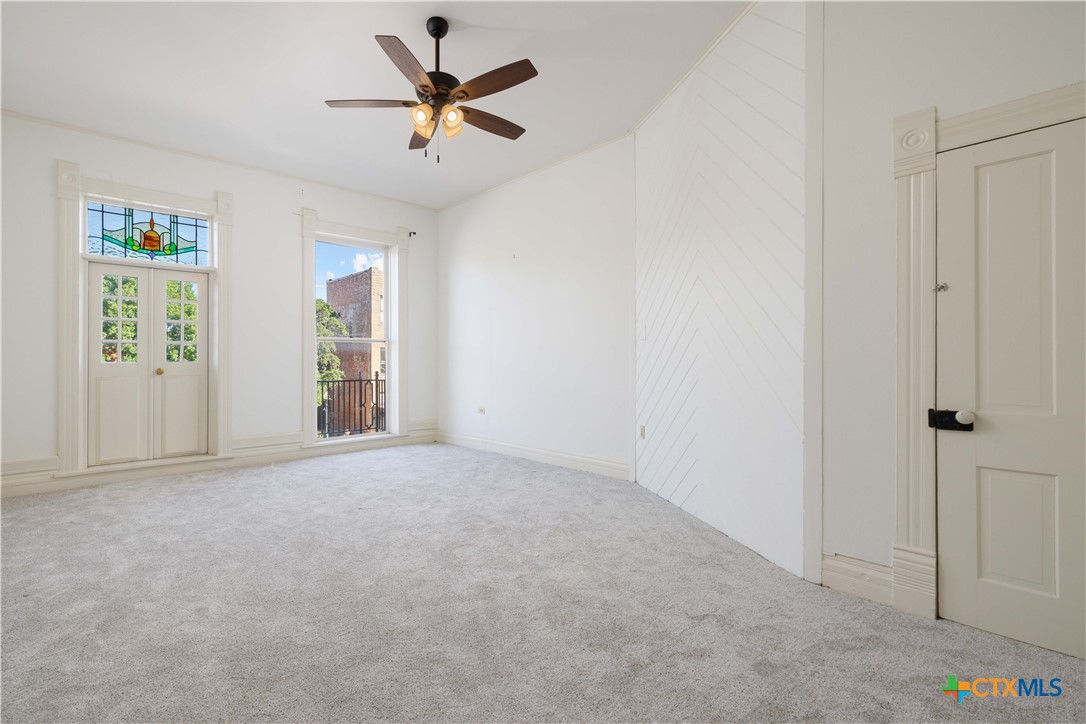 142 W San Antonio