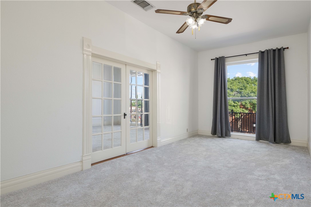 142 W San Antonio