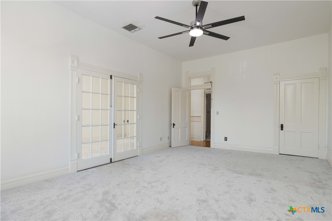 142 W San Antonio