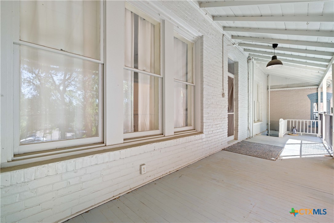 142 W San Antonio