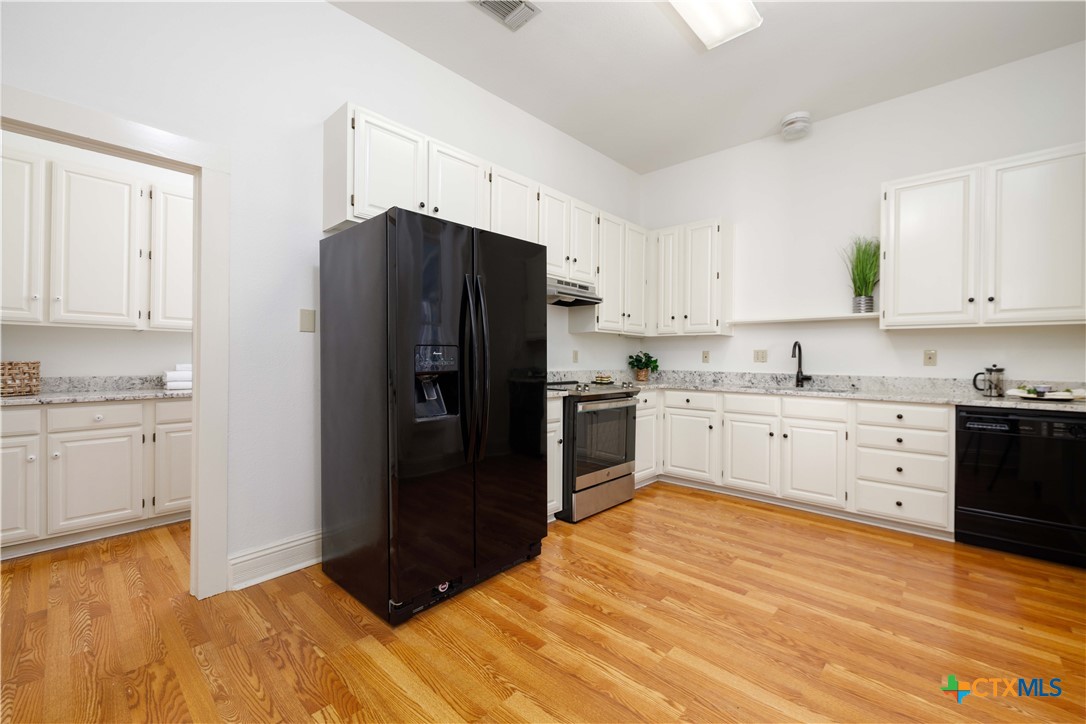 142 W San Antonio