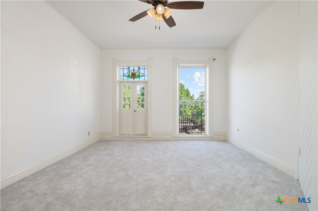 142 W San Antonio