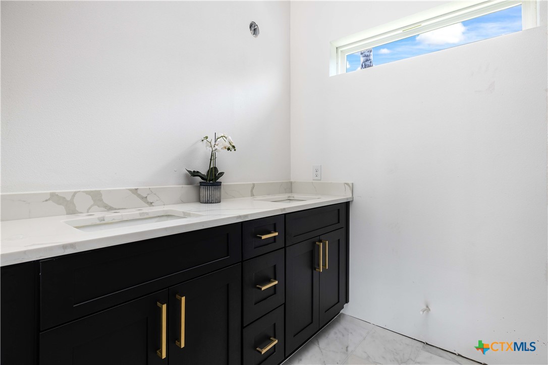 1123 Ledge Path