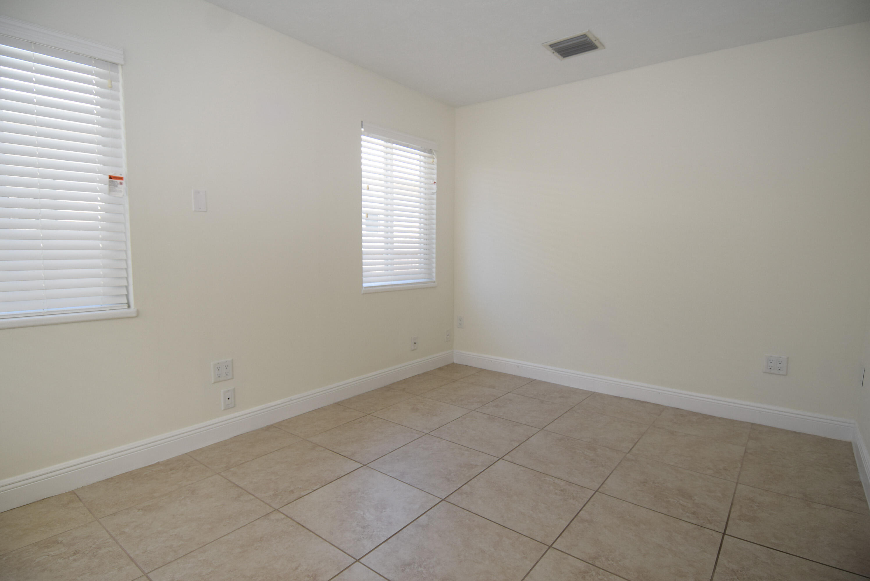 27 SE Marlin Avenue