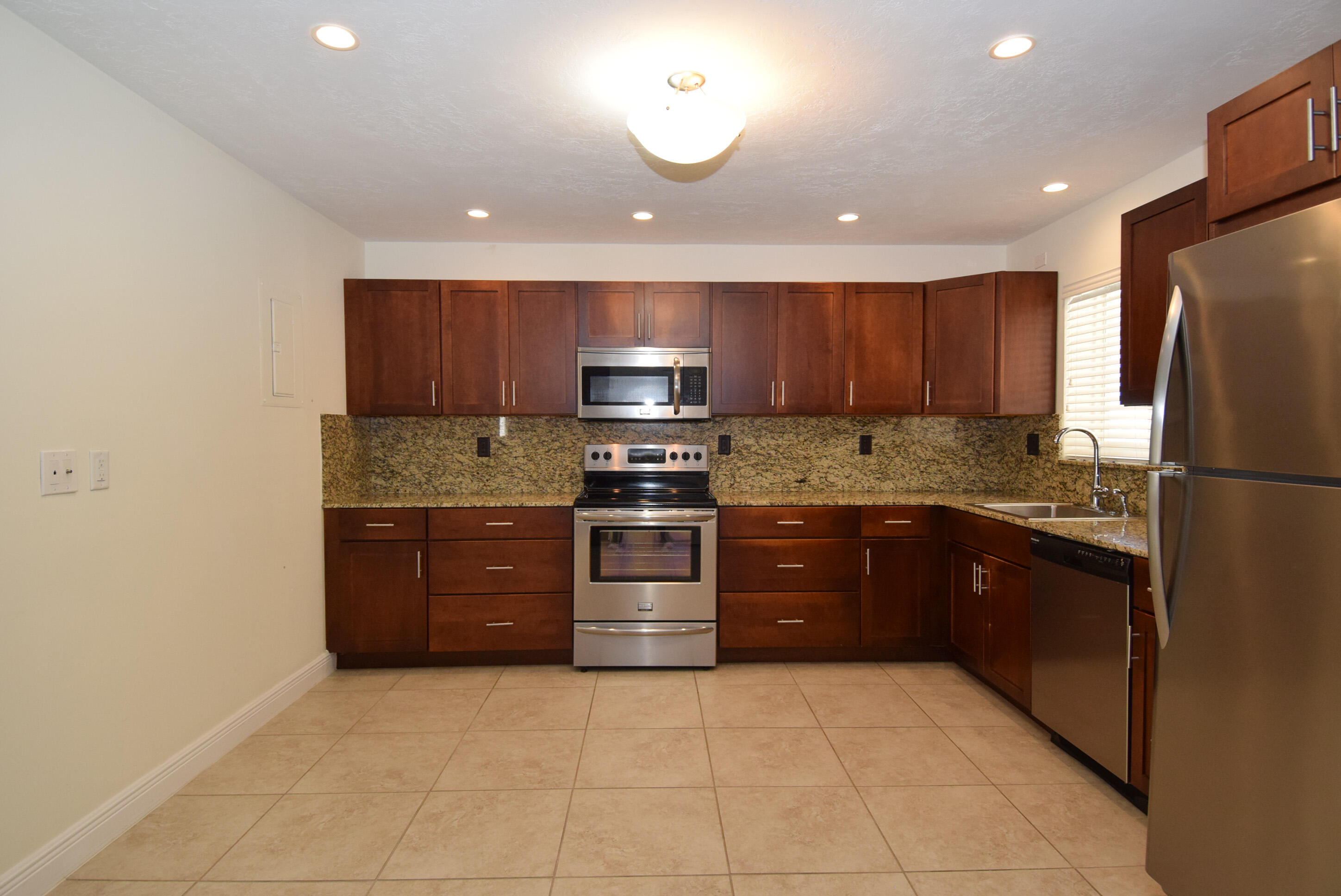 27 SE Marlin Avenue