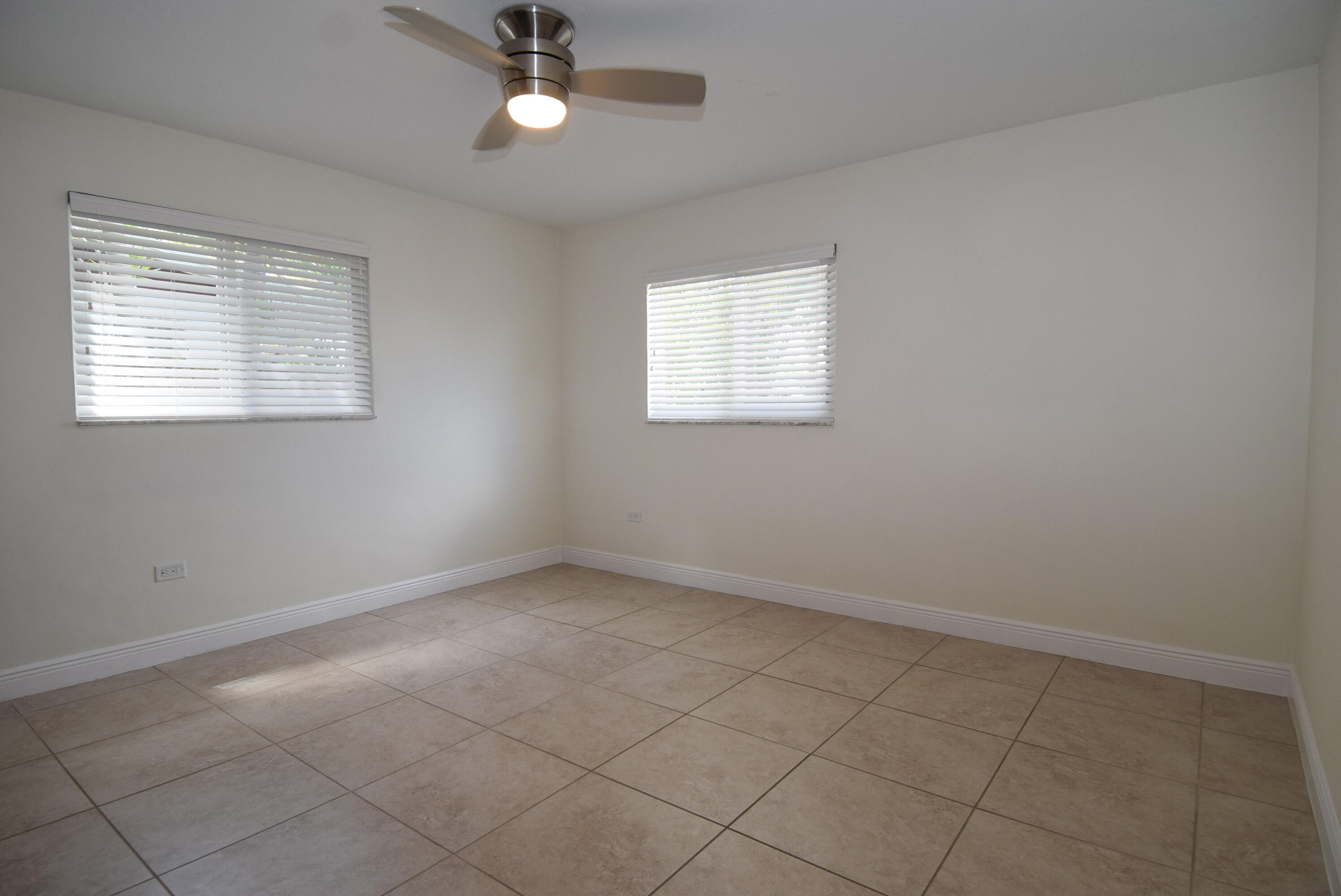 27 SE Marlin Avenue