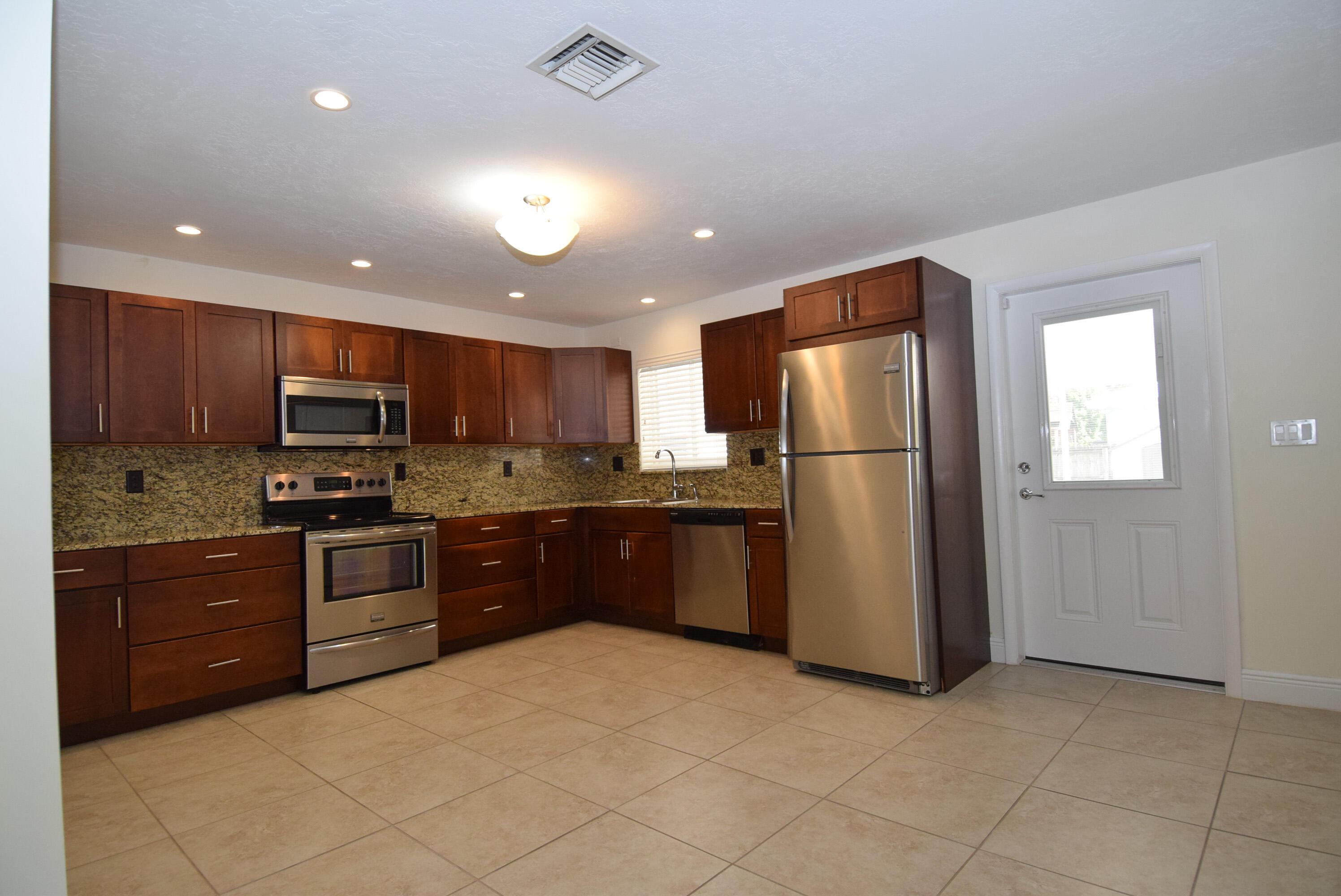 27 SE Marlin Avenue