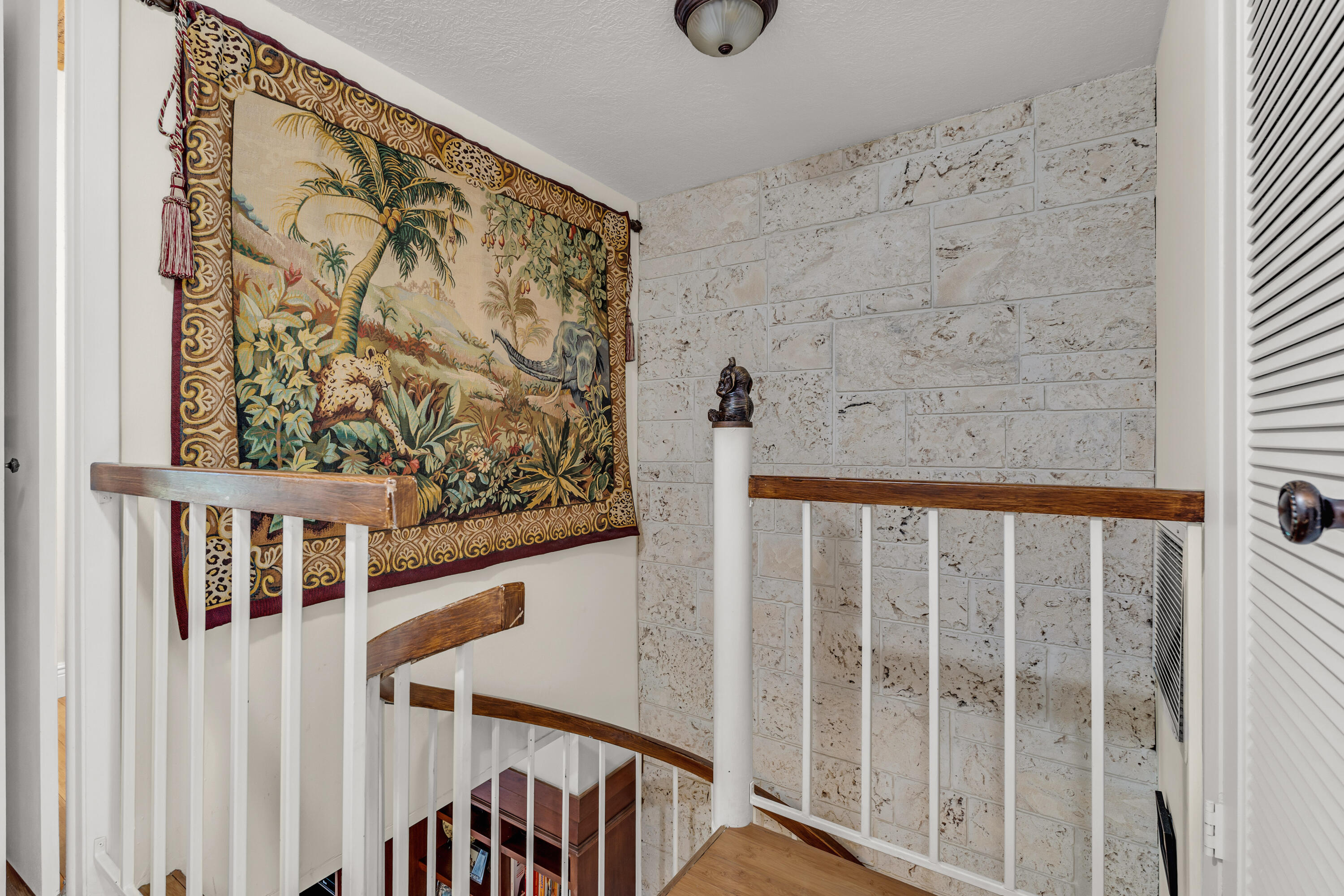 204 Sanctuary Drive Unit: 204