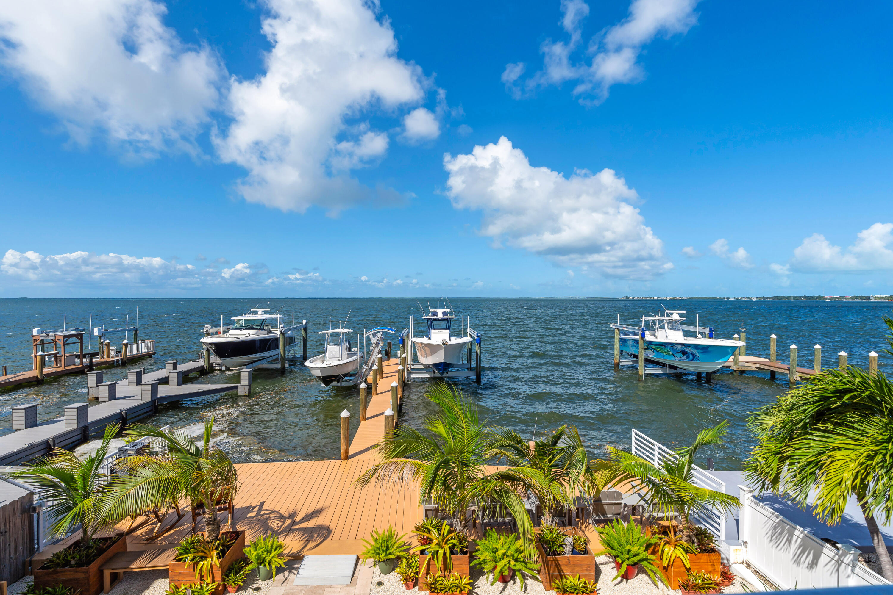 909 Narragansett Lane