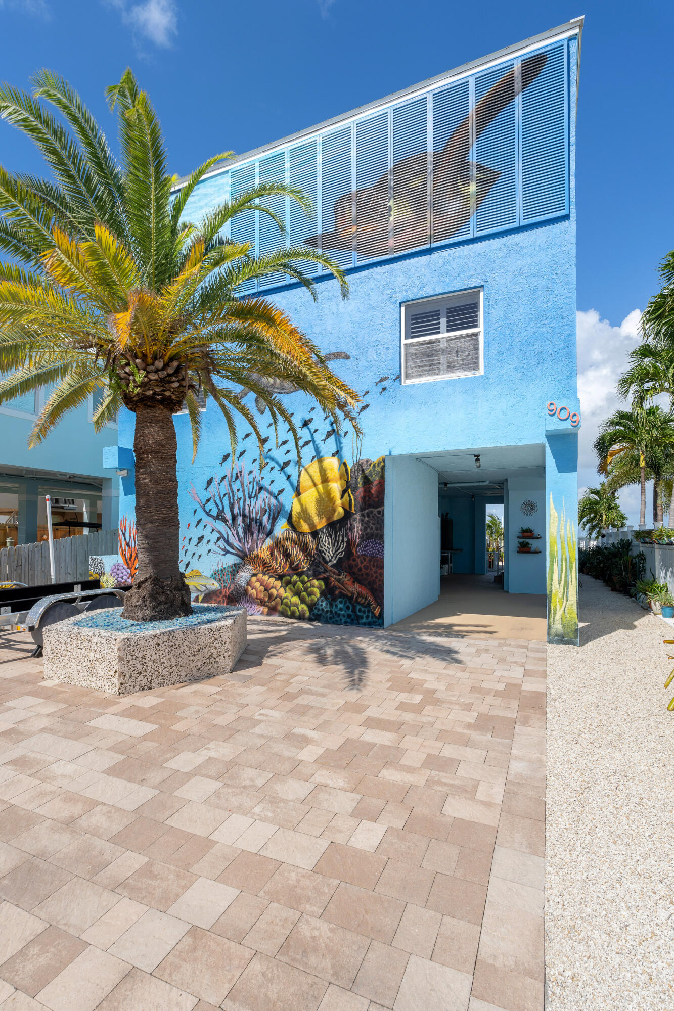 909 Narragansett Lane