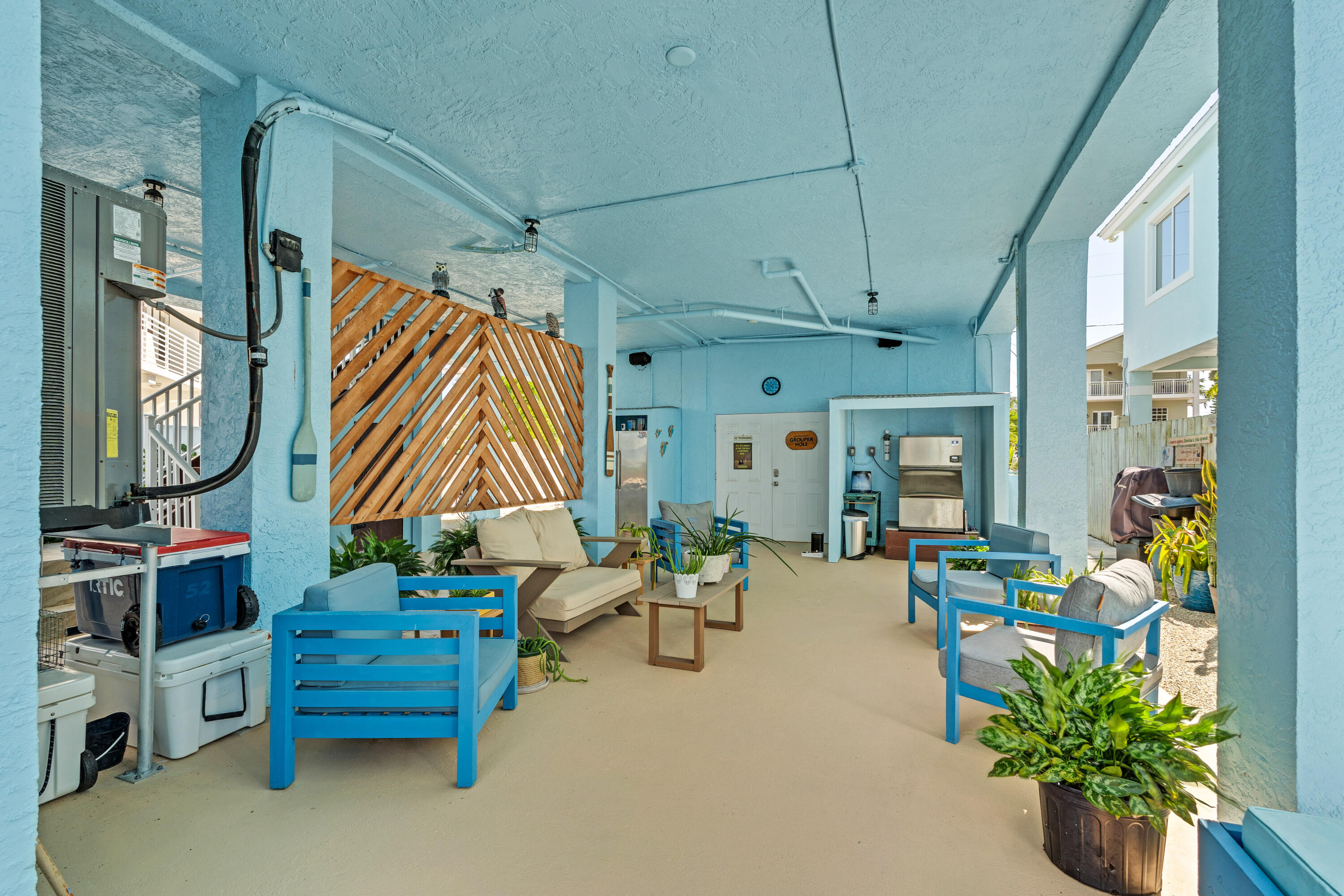 909 Narragansett Lane