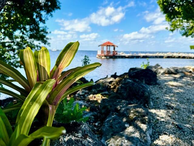 104500 Overseas Highway Unit: A103