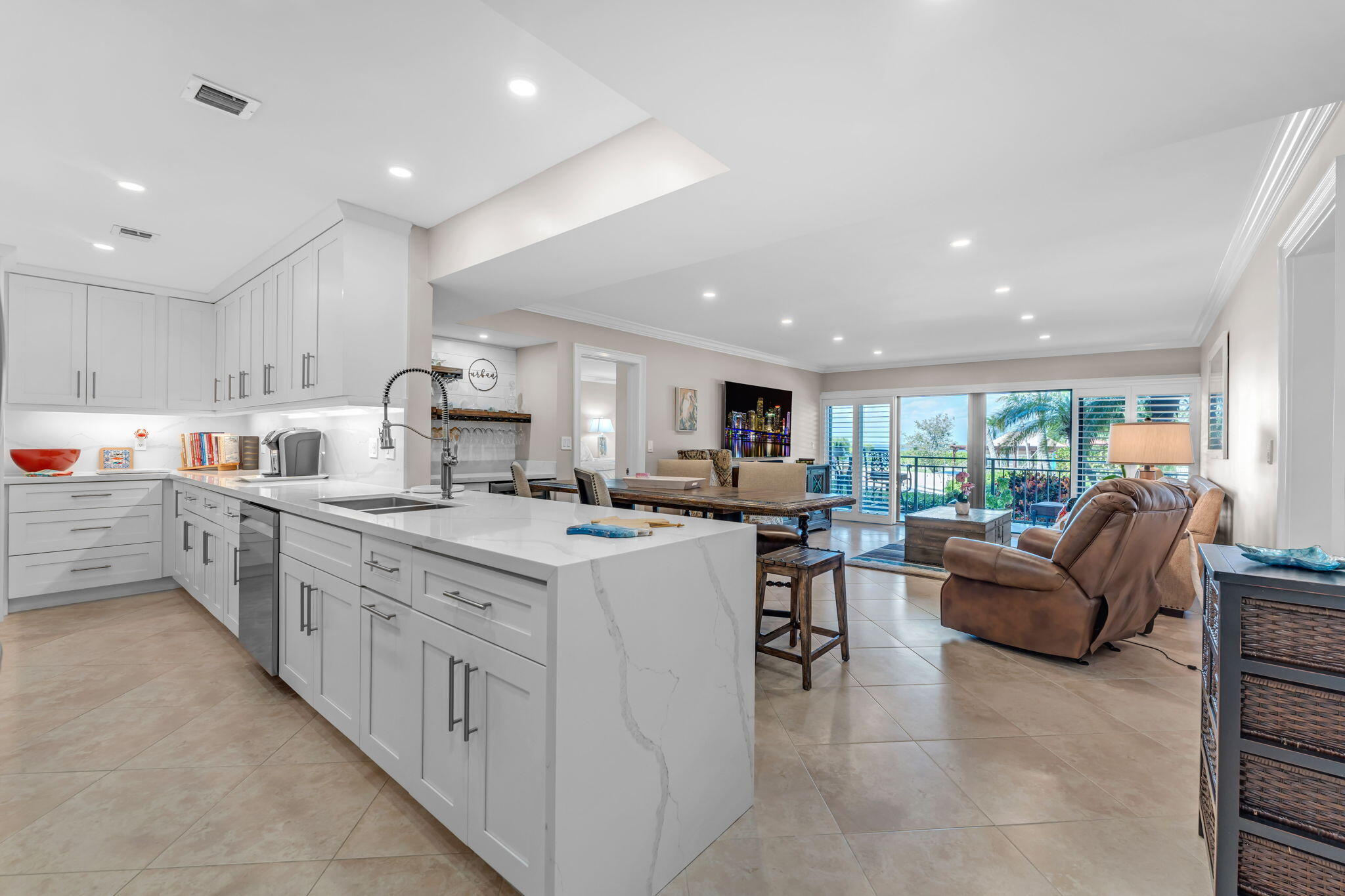 104500 Overseas Highway Unit: A103