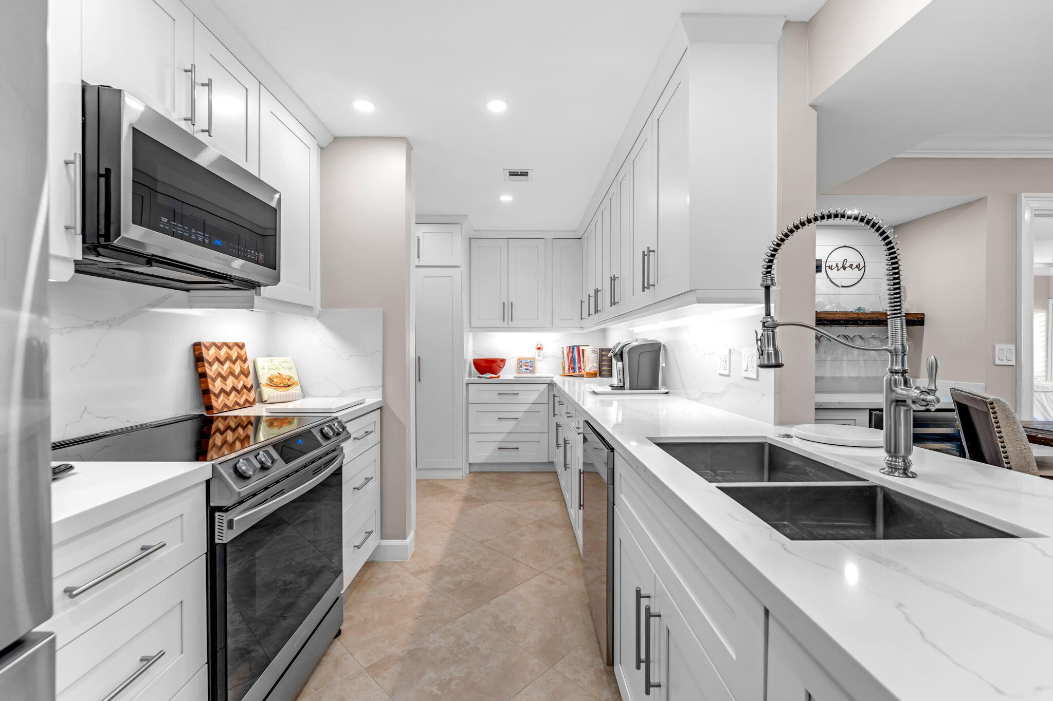 104500 Overseas Highway Unit: A103