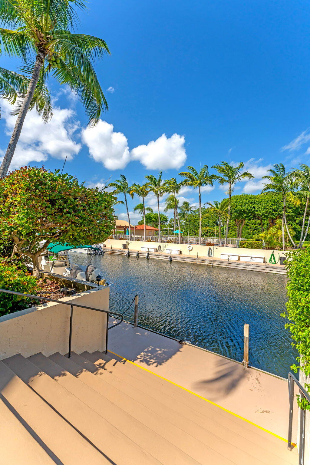 104500 Overseas Highway Unit: A103