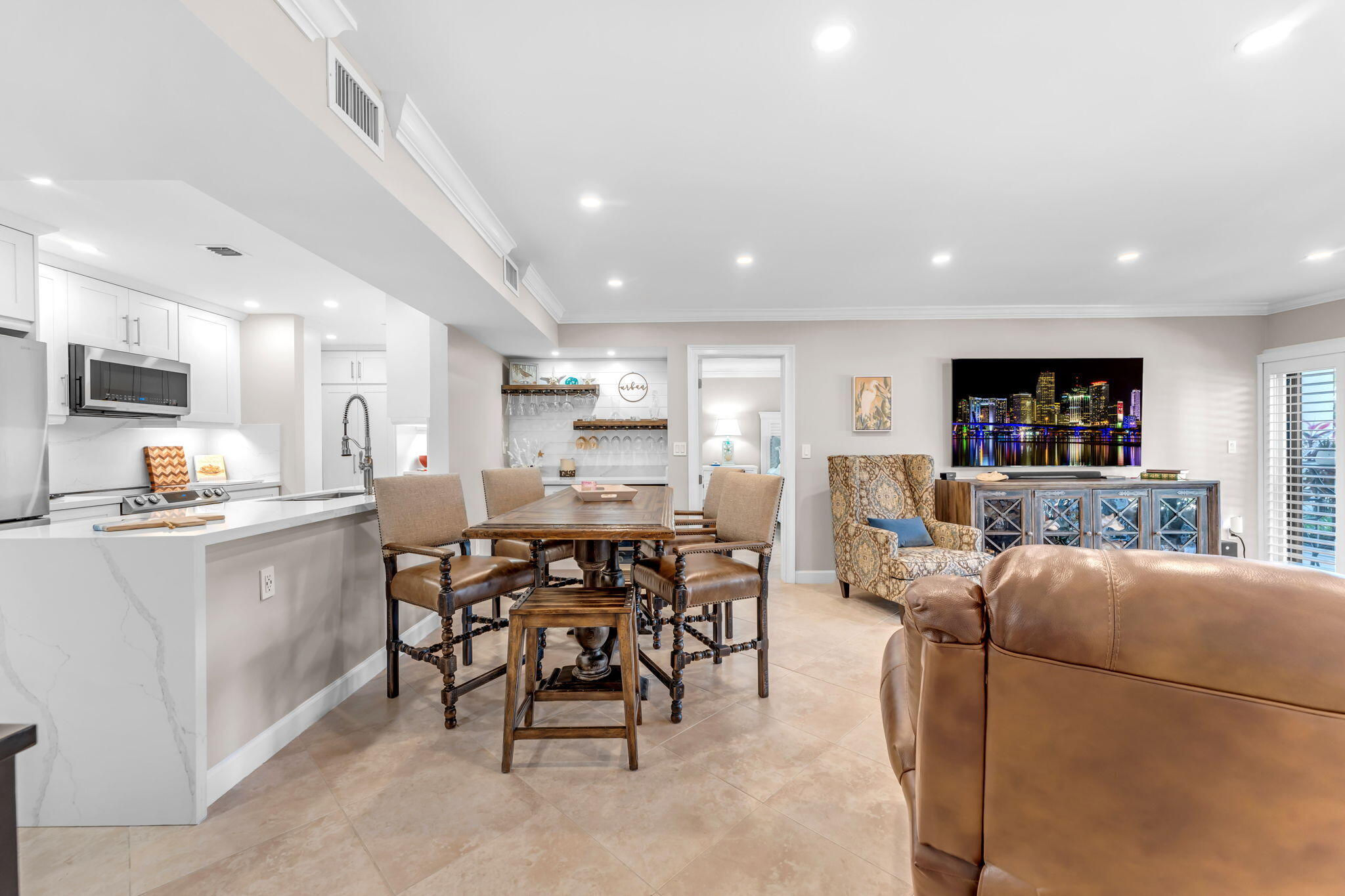 104500 Overseas Highway Unit: A103