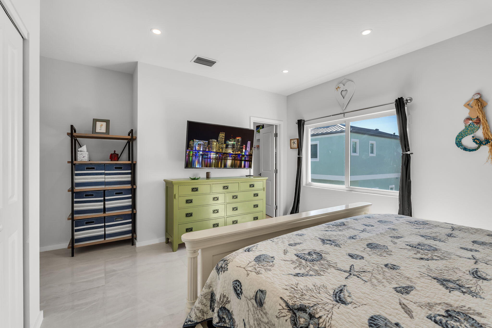 94825 Overseas Highway Unit: 185