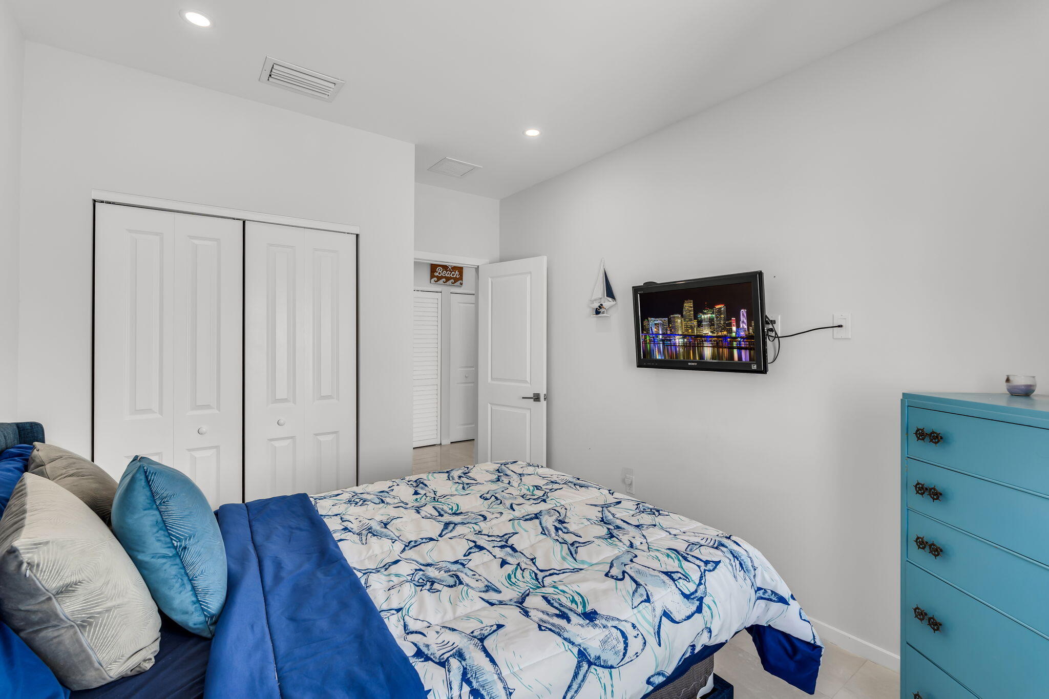 94825 Overseas Highway Unit: 185