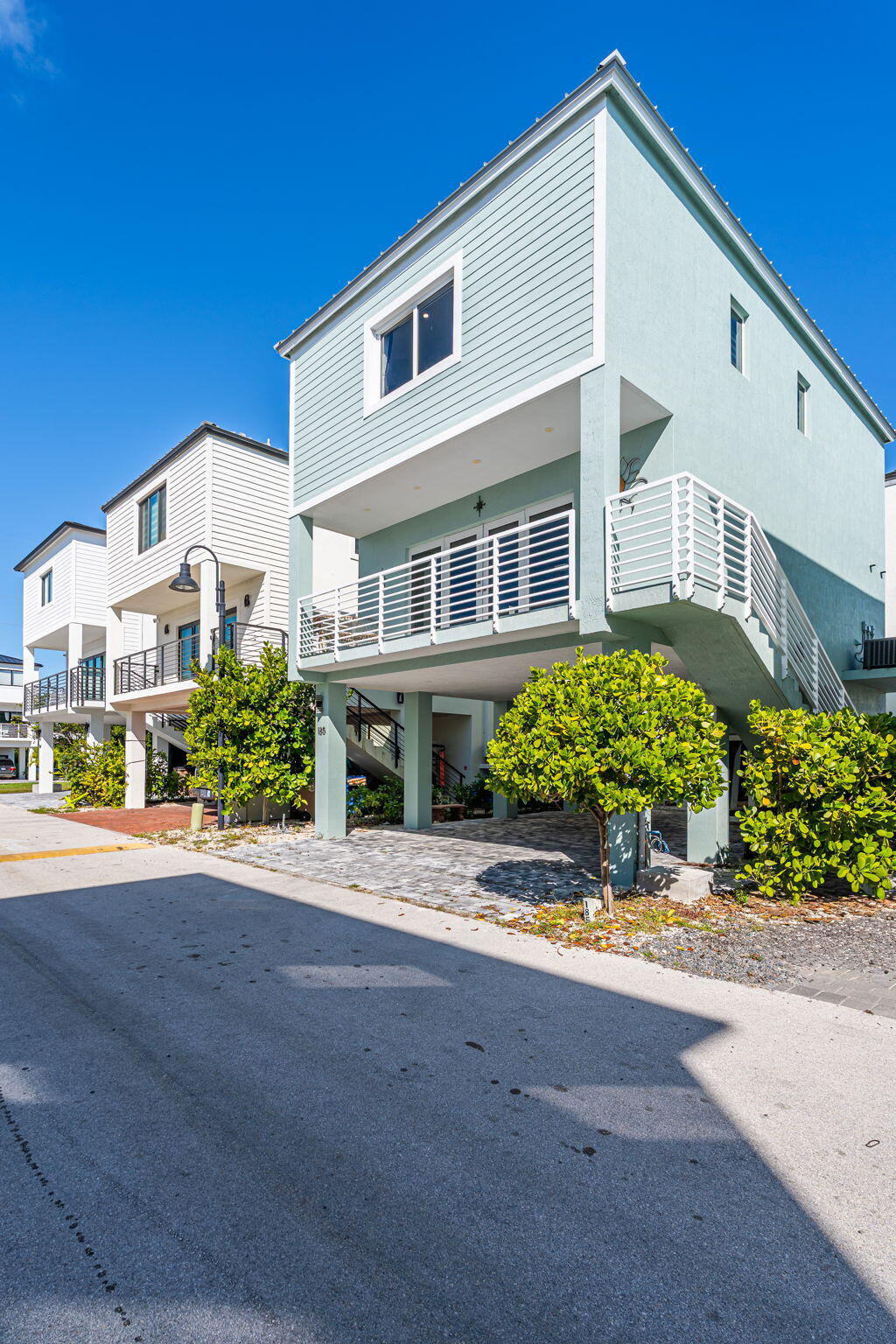 94825 Overseas Highway Unit: 185