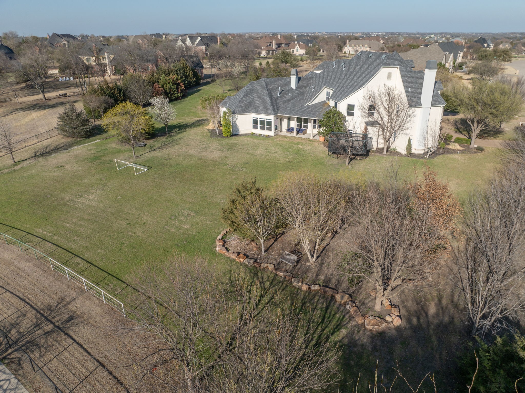 2561 Lakeview Court
