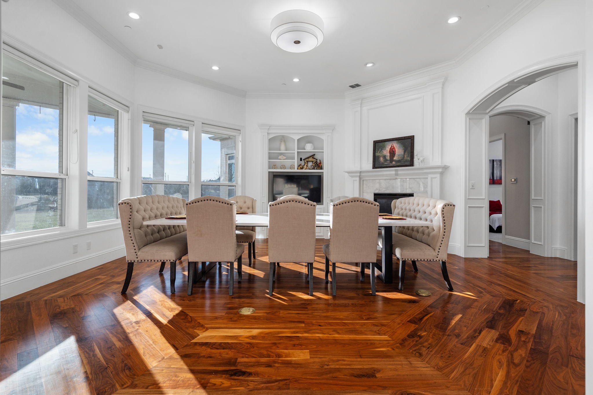 2561 Lakeview Court