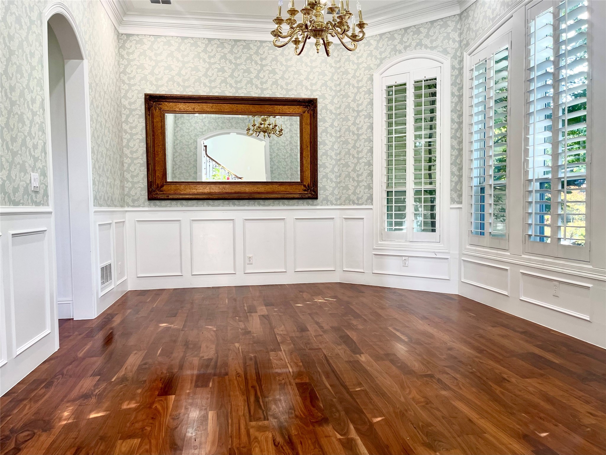 2561 Lakeview Court