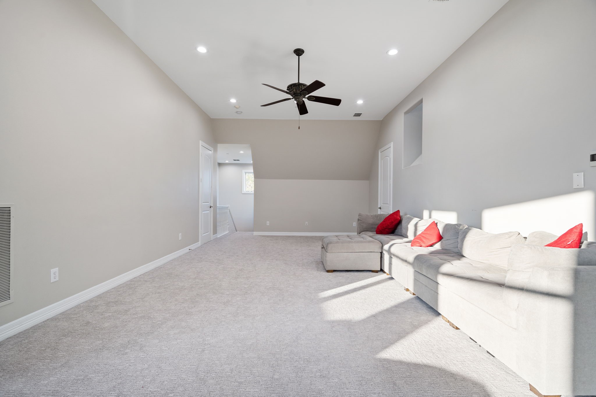 2561 Lakeview Court