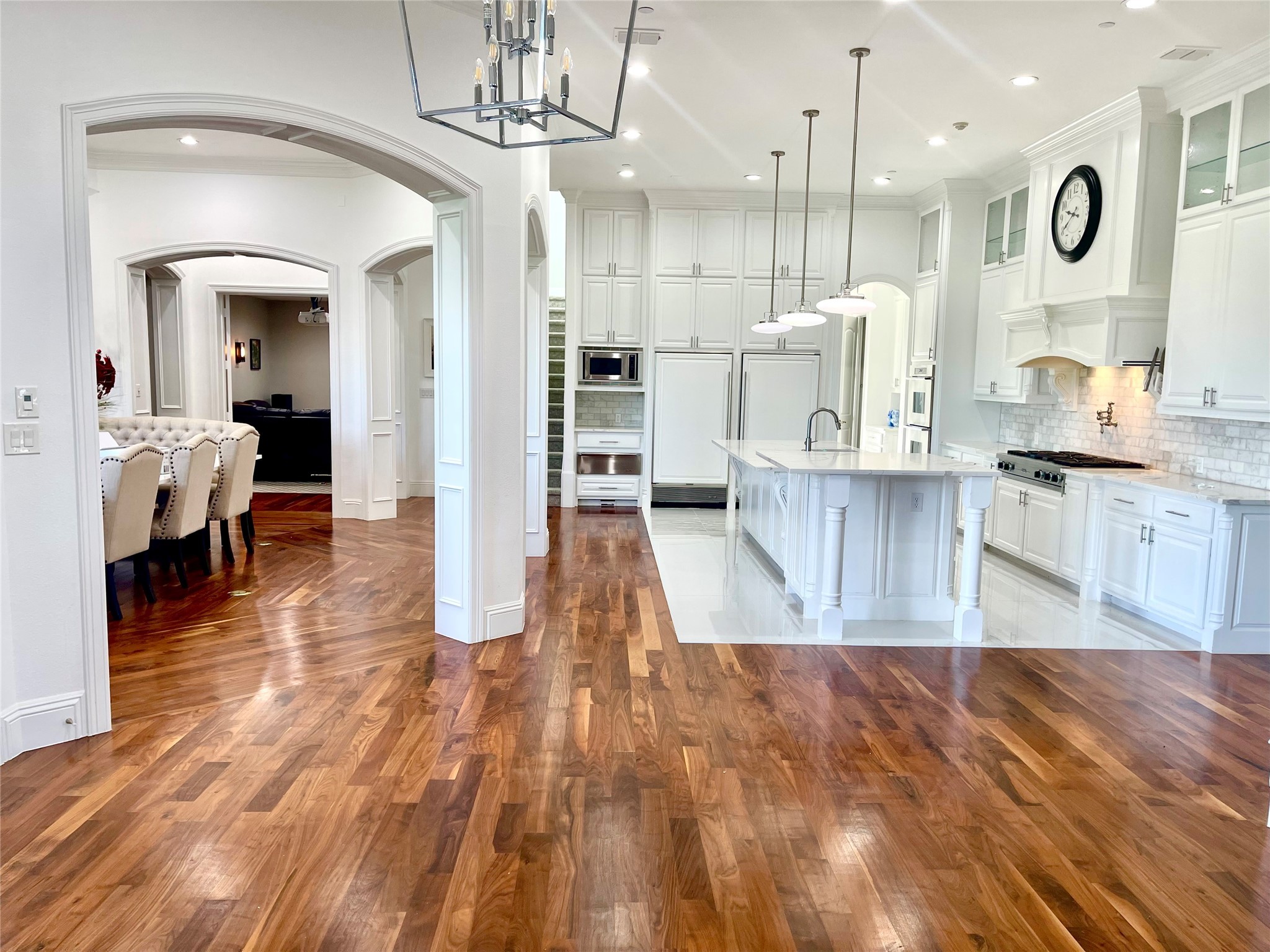 2561 Lakeview Court