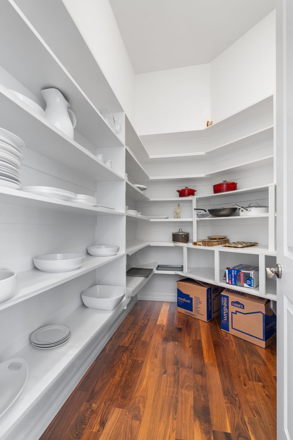 2561 Lakeview Court